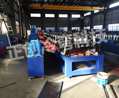 二波護(hù)欄板設(shè)備 二波護(hù)欄板設(shè)備