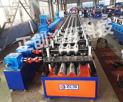 三波護(hù)欄板成型設(shè)備 安全可靠 三波護(hù)欄板成型設(shè)備 安全可靠